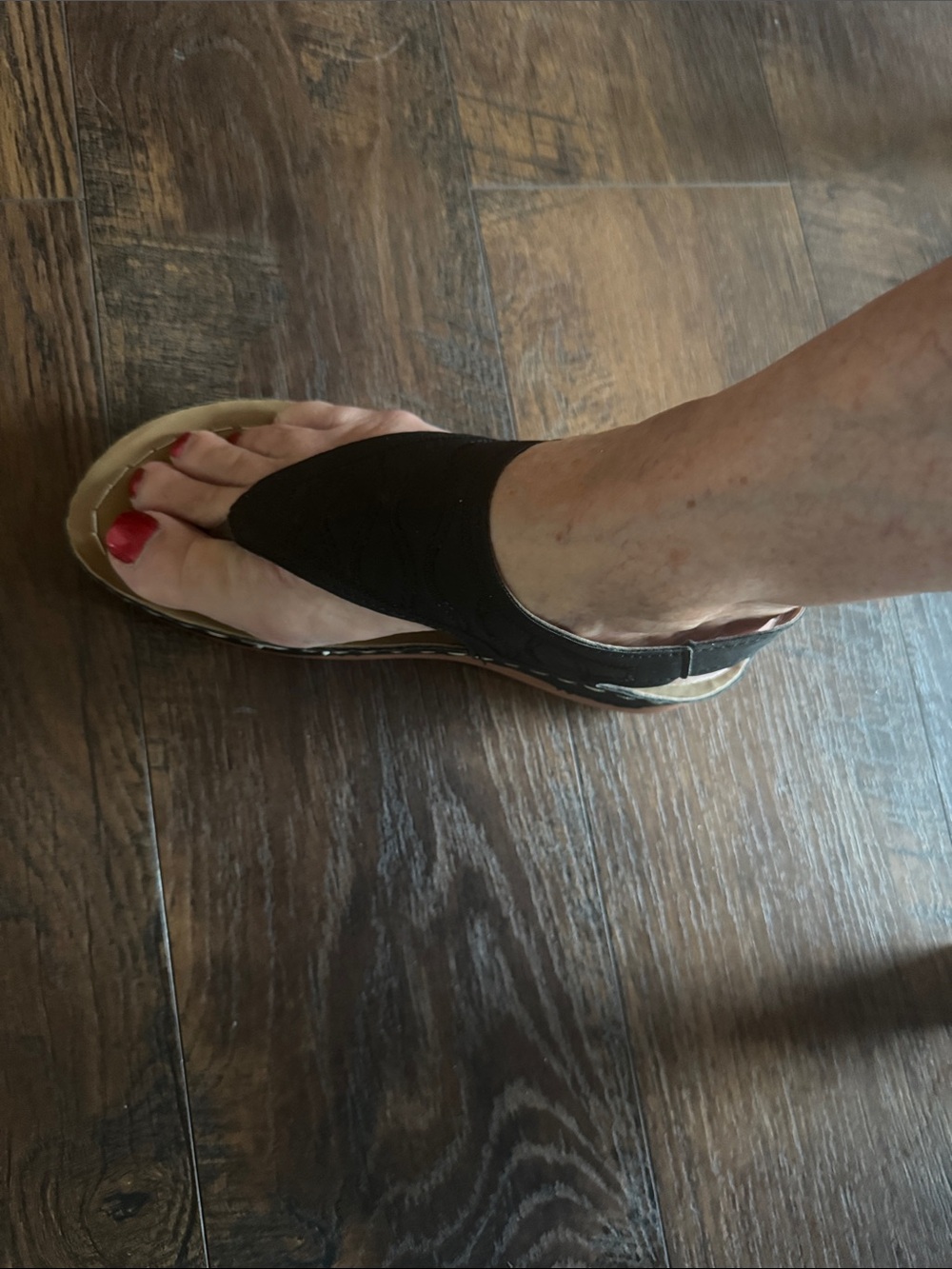 Black Slingback Thong Sandals with Cushioned Tan Footbed - Picture 4 of 4